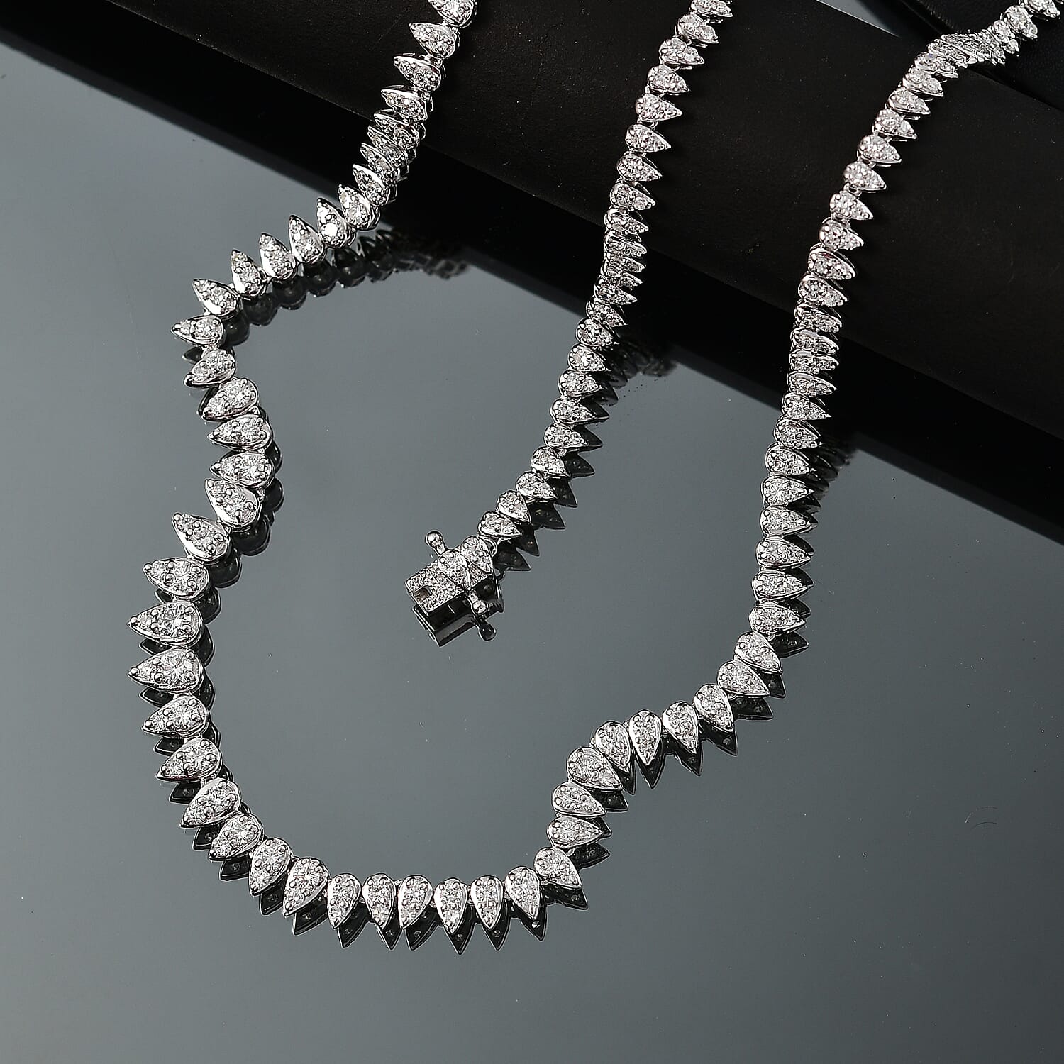 Luxuriant Lab Grown Diamond (SI-GH) Necklace (Size 16.5) in Rhodium Overlay Sterling Silver 3.98 Ct, Silver Wt. 16.29 Gms.